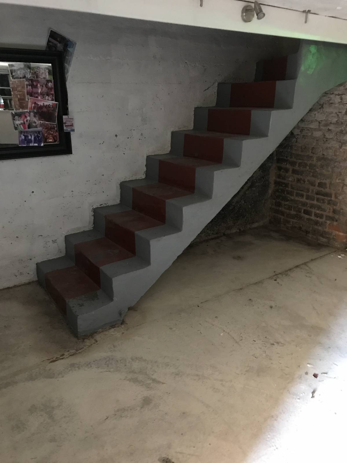 R&eacute;alisation d’un escalier et sol en r&eacute;sine et pierre naturelles dans une caveau &agrave; Brumath Schiltigheim 1