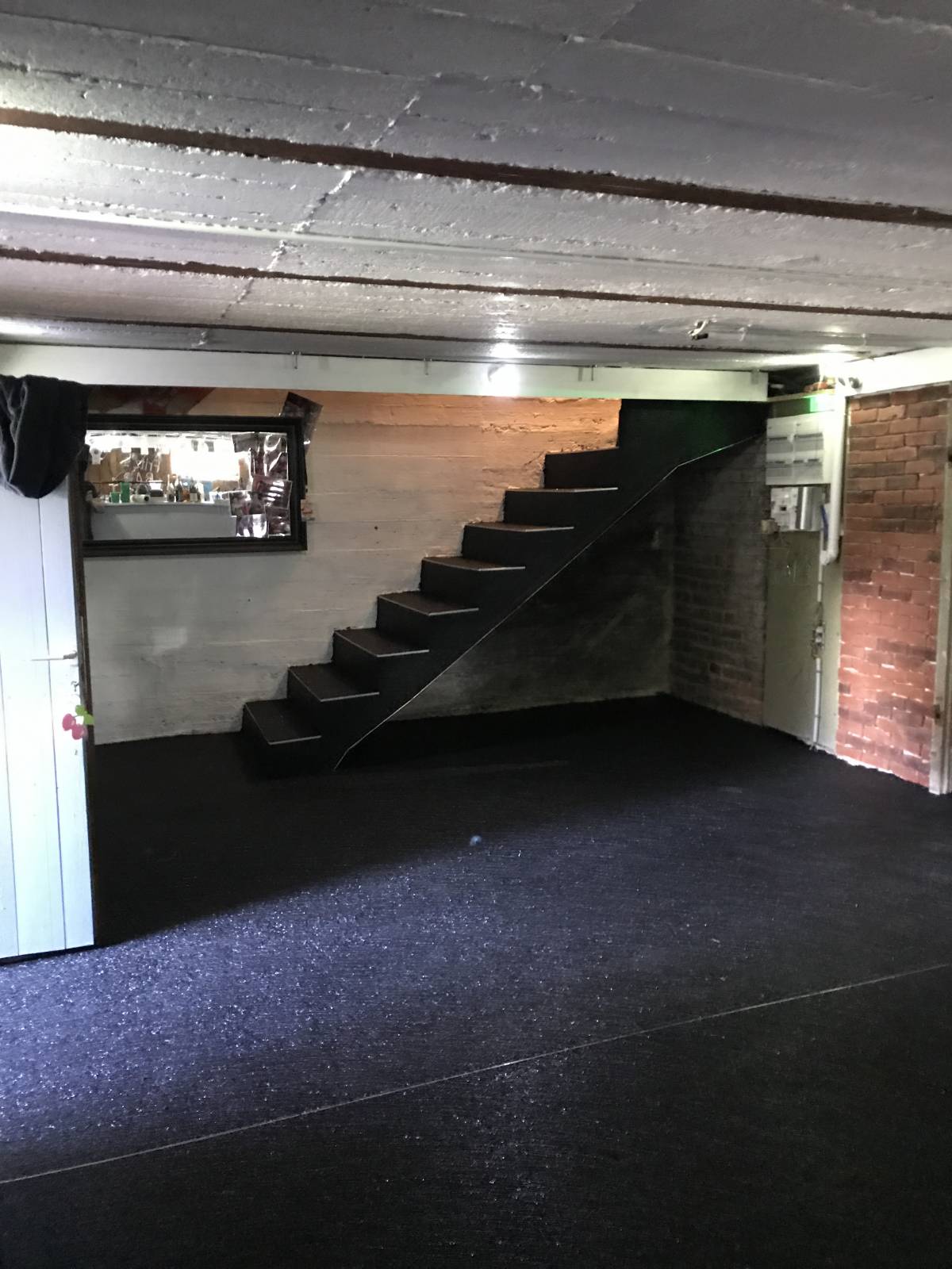 R&eacute;alisation d’un escalier et sol en r&eacute;sine et pierre naturelles dans une caveau &agrave; Brumath Lingolsheim 3